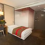 Agora Swiss Night By Fassbind Hotel Lausana