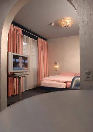 酒店 Agora Swiss Night By Fassbind 4*
