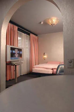 酒店 Agora Swiss Night By Fassbind 4*