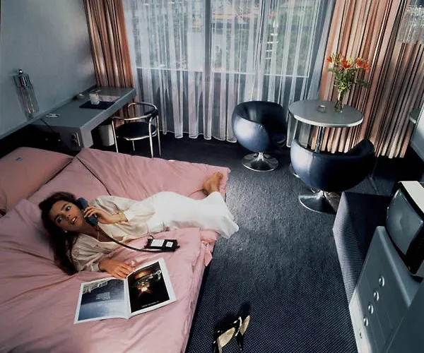 Agora Swiss Night By Fassbind 洛桑